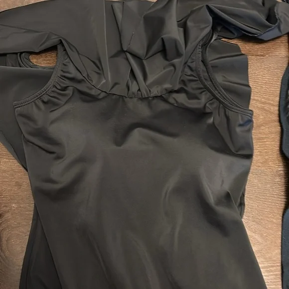 Evandra Black Off-Shoulder Swimsuit - Picture 4 of 5